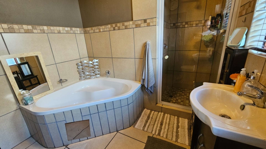 3 Bedroom Property for Sale in Meerhof North West